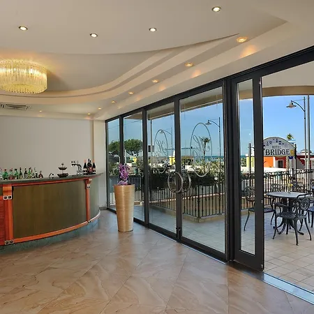 Hotel Bridge 3*