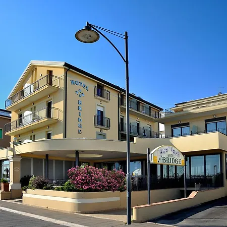 Hotel Bridge