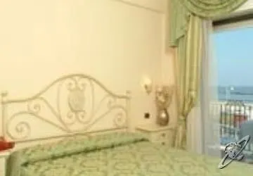 Bridge فندق